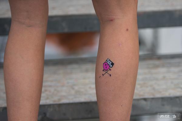 https://images.j5.cz/system/0000/0049/49285_d--fotka-mobile__fuck-cancer-tattoo-od-pink-bubble.jpg